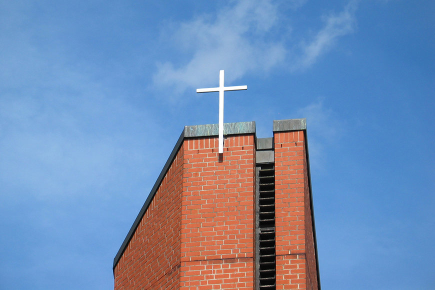 Die Spitze des Turms und das Turmkreuz der Bugenhagenkirche - Copyright: Ev.-Luth. Kirchenkreis Lübeck-Lauenburg