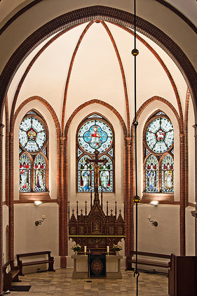 Blick von oben auf den Altarraum in St. Lorenz