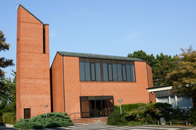 Gesamtansicht der Bugenhagenkirche von der Seite des Eingangs