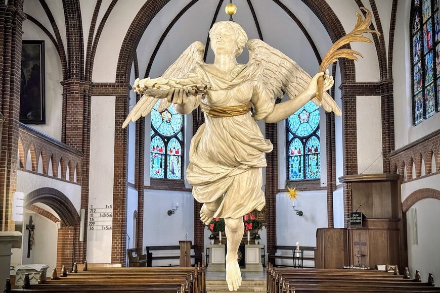 Taufengel in der St.-Lorenz-Kirche - Copyright: Christoph Keusch